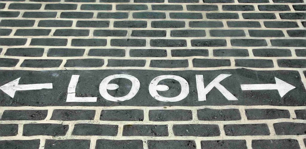 Diferencia entre see y watch en inglés y por qué look es diferente 1